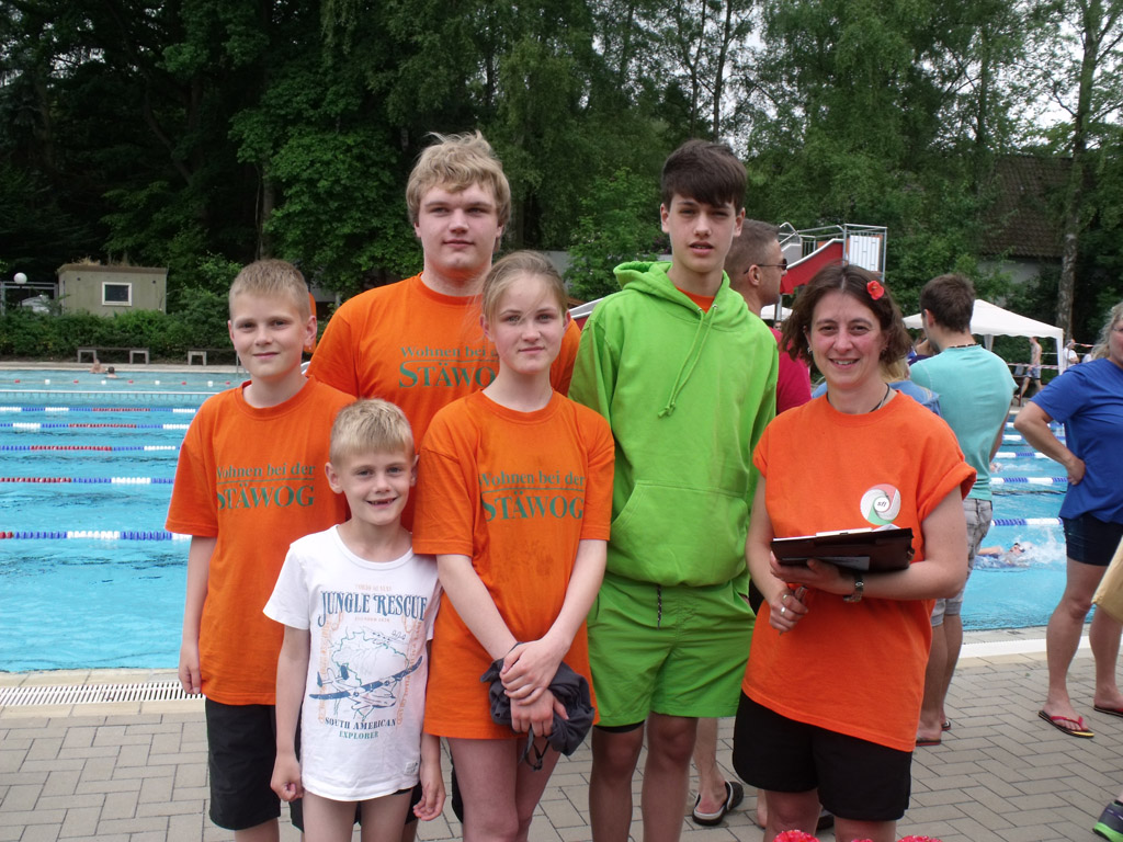 v. l. n. r.: Markus Wilhelm, Yaneck Brüns, Christoph Alsguth, Evelina Wilhelm, Mike Mio und Sabine Reschke SFL Schwimmen DSCF4151