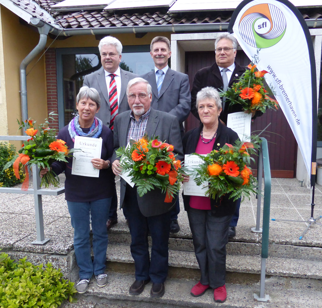 Auf dem Foto v. l. n. r. hinten: Frank Schildt 2. Vorsitzender, Peter Skusa 1. Vorsitzender, Peter Gritzmacher, Heidi Griep, Dietmar Graudenz und Brigitte Kuhl. SFL Gruppenbild Ehrungen