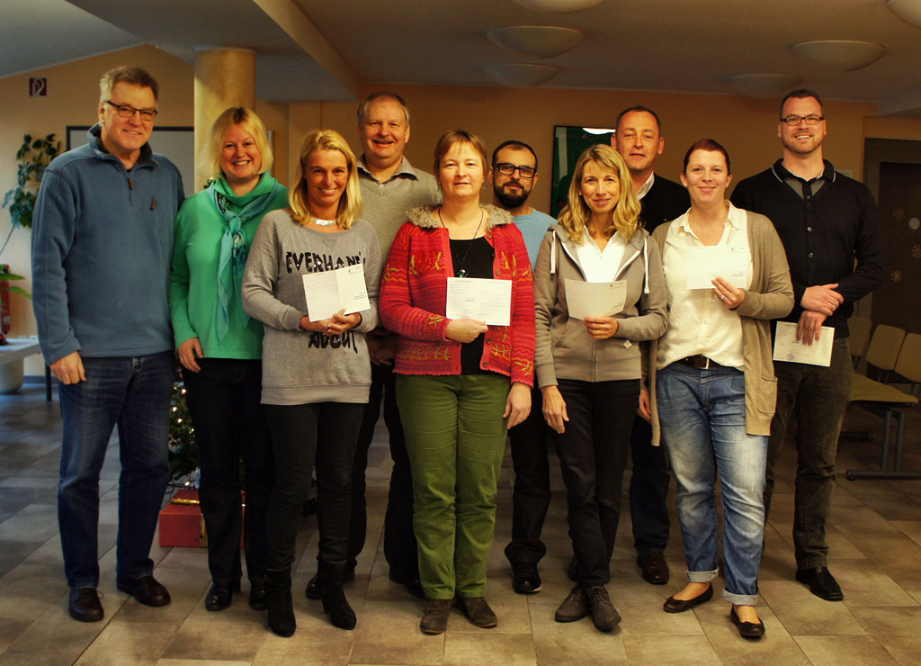 Foto LSB Bremen: Über die Lizenz freuen sich (v.l.) Gert Büchner (Präsidiumsmitglied für Ausbildung und Bildung), Tina Brinkmann-Lange (Abteilungsleiterin Bildung und Sportentwicklung), Nicole Schmidt (Bremer- Ski-Club), Jens Petersen (OSC Bremerhaven), Annette Lohmüller (Bremer Sport-Club), Ahmet Karadag (TSV Lesum-Burgdamm), Judy Bruns (OSC Bremerhaven), Andreas Iversen (SFL Bremerhaven), Annette Büchner (SV Werder Bremen) und Sebastian Stern (Bremen 1860). LSB Vereinsmanager SFL